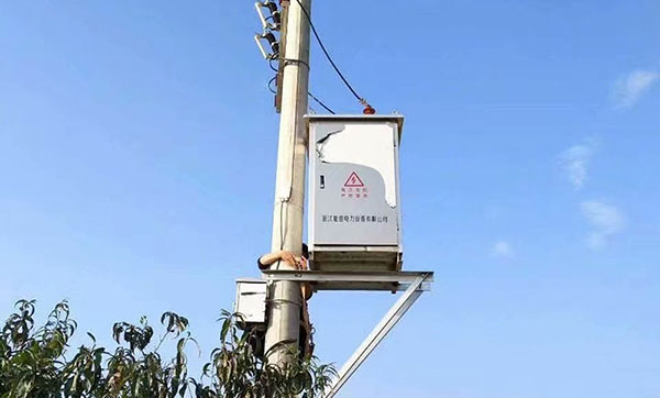 浙江能容電力設(shè)備有限公司順利通過(guò)了ISO9001質(zhì)量管理體系、ISO14001環(huán)境管理體系、OHSAS18001職業(yè)健康安全管理體系三項(xiàng)認(rèn)證